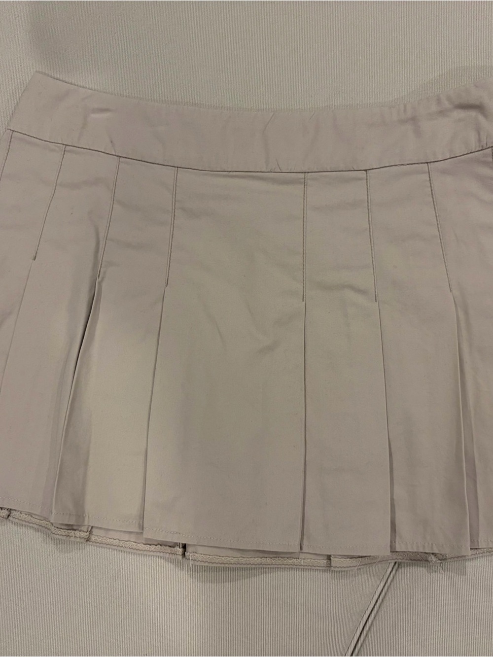 American Eagle | Classic Pleated Khaki Mini Skirt